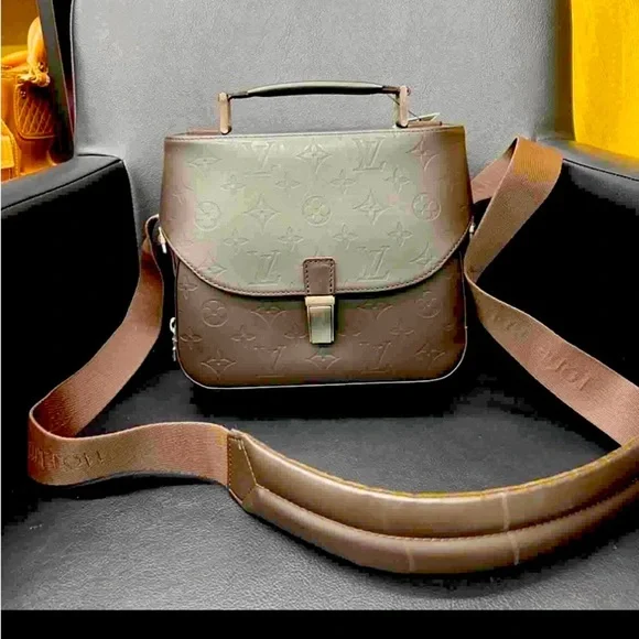 Authentic pre loved Louis Vuitton!!🥰🥰Charly Monogram- Glacéd Brown Leather - Picture 5 of 15